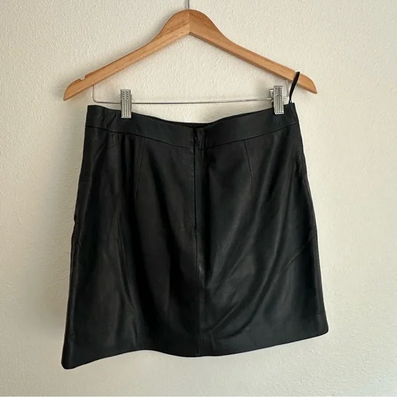 Banana Republic Genuine Lamb Leather mini tulip skirt, size 8 - Picture 2 of 5